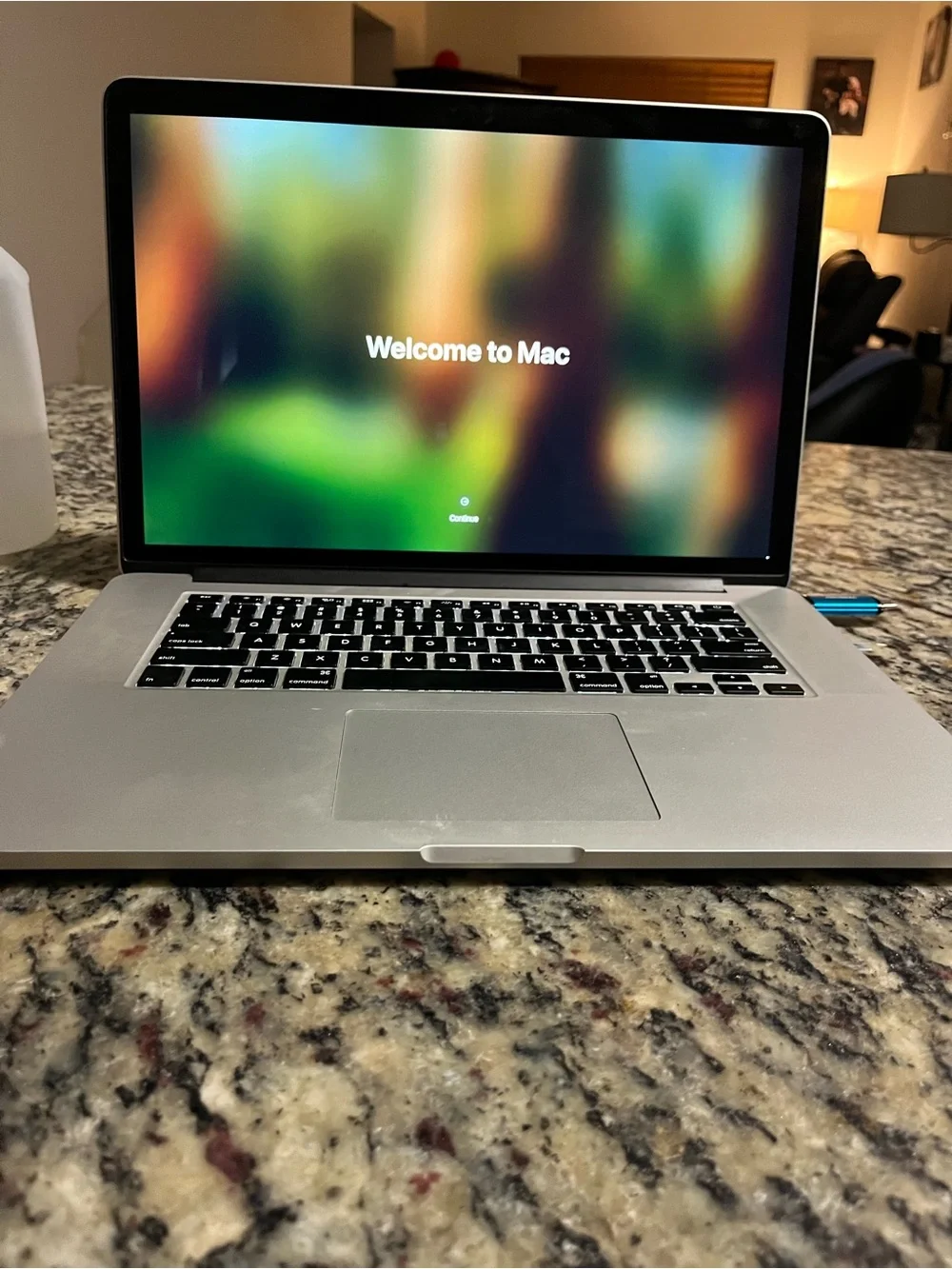 Apple MacBook Pro Silver 15-inch Core i7 16GB Somona